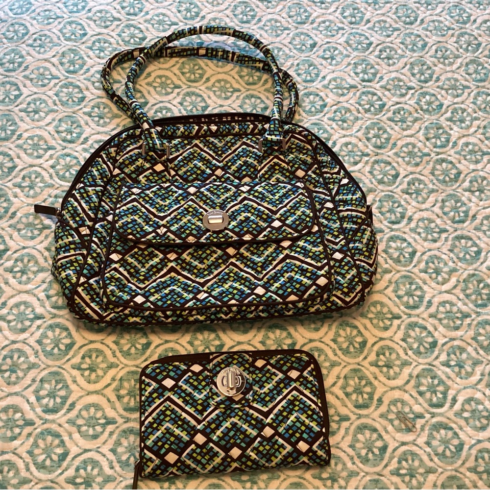Vera Bradley matching turnlock satchel handbag and wallet in rainforest print.